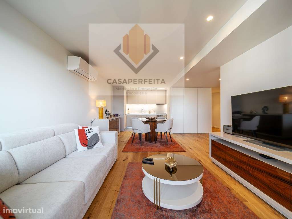 Apartamento T2 de Luxo com Varanda, Lugar de Garagem e Arrumo - Jun...-1