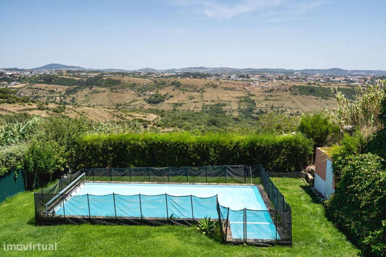 Fabulosa Moradia T4 com Piscina e Espaço Exterior-35