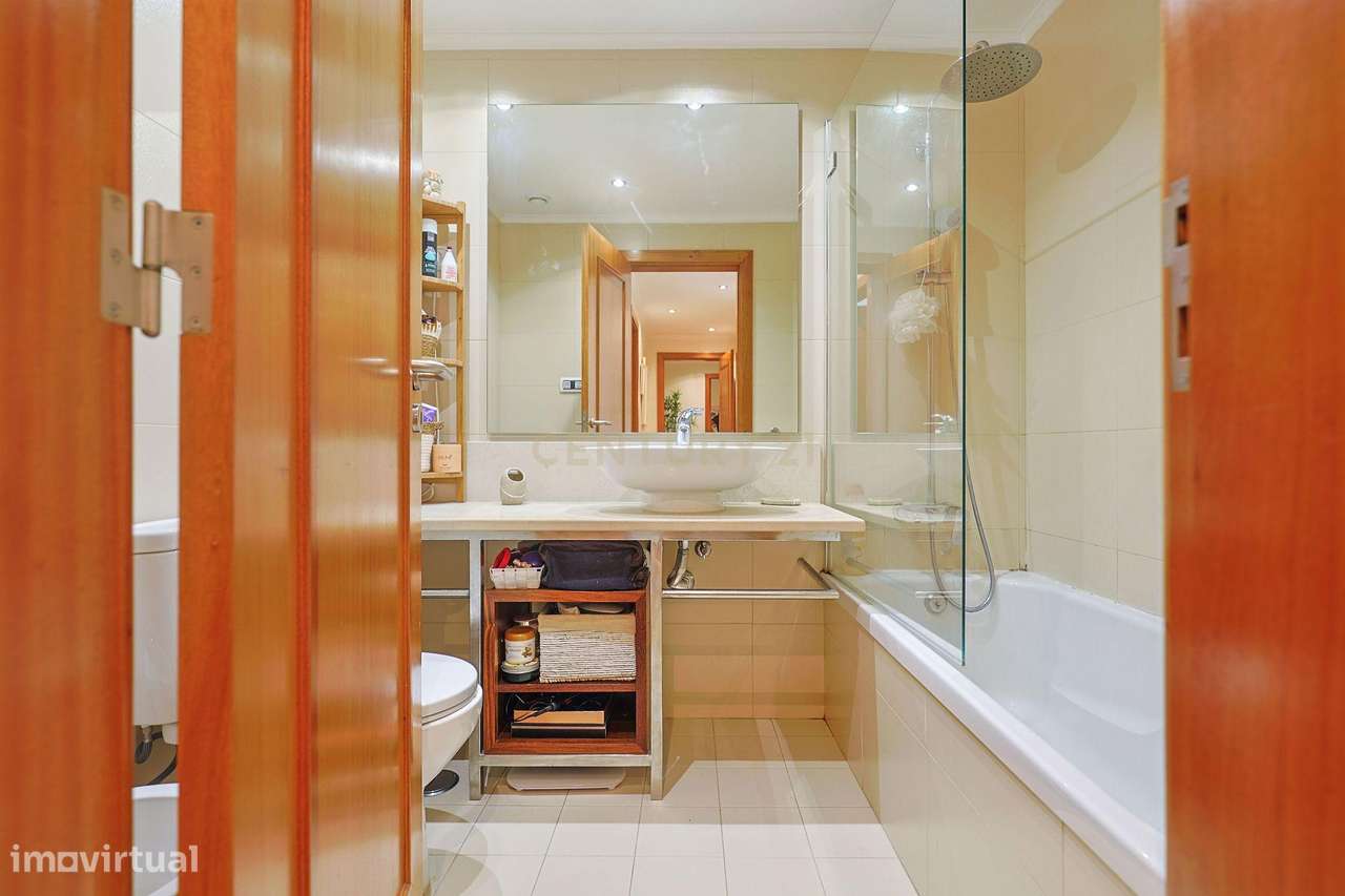 Apartamento T2, com Lugar de Parqueamento e Arrecadação, Quinta de São-21