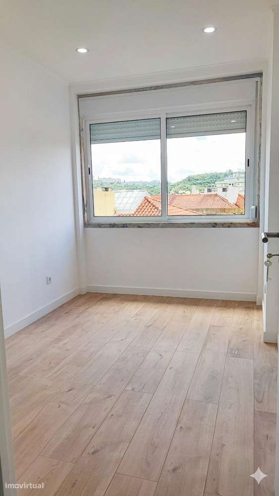 T2+1 Totalmente Remodelado em Odivelas — Entre e Viva!-10