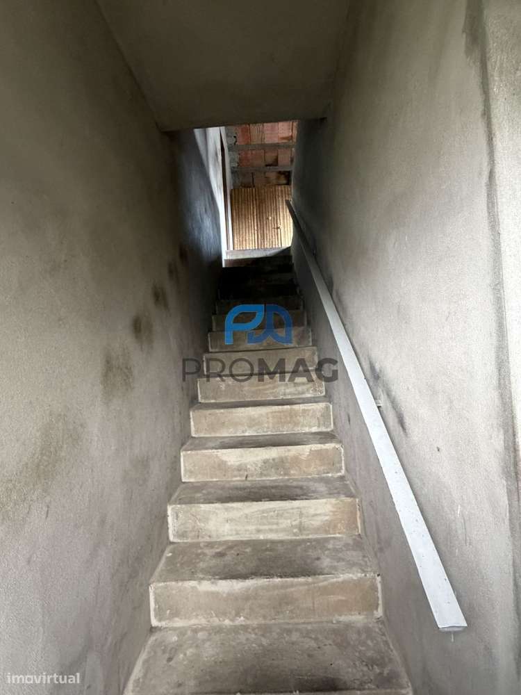 Armazém com 140 m2 inserido em terreno com 1989m2-11