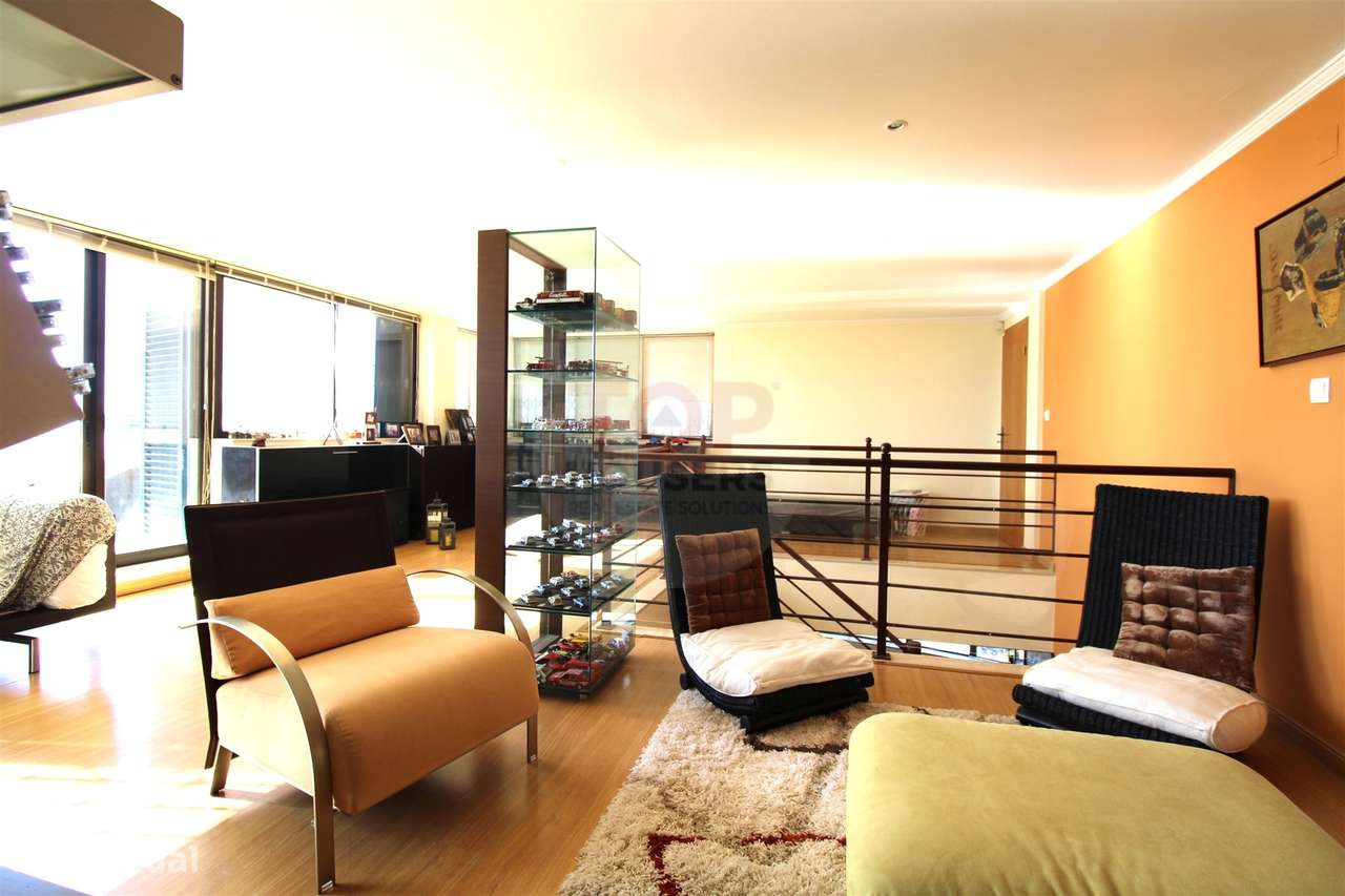 Penthouse T4+1 com Terraço Panorâmico e dois estacionamentos-36