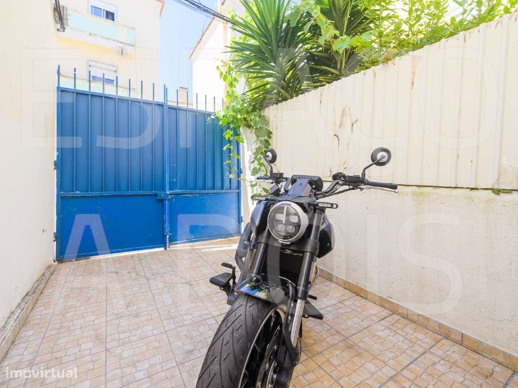 Amadora Centro | T3 Remodelado com 2 Suites e um Fantástico Logrado...-58