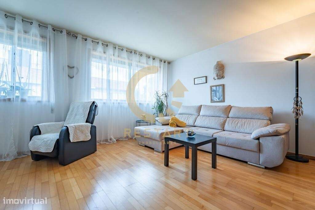 T3 EM VALONGO EM FRENTE A ESTAÇAO DE COMBOIO COM BOX FECHADA PARA 2 CA - Grande imagem: 4/29