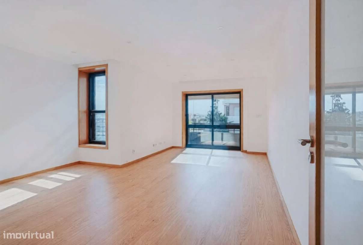 T2 Renovado Excelente Luminosidade, Varandas e Acabamentos Modernos-11
