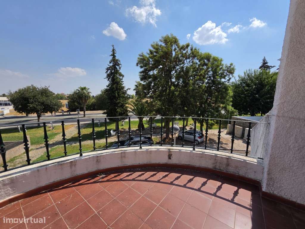 Moradia T5 com Garagem e Jardim | Centro de Elvas-27