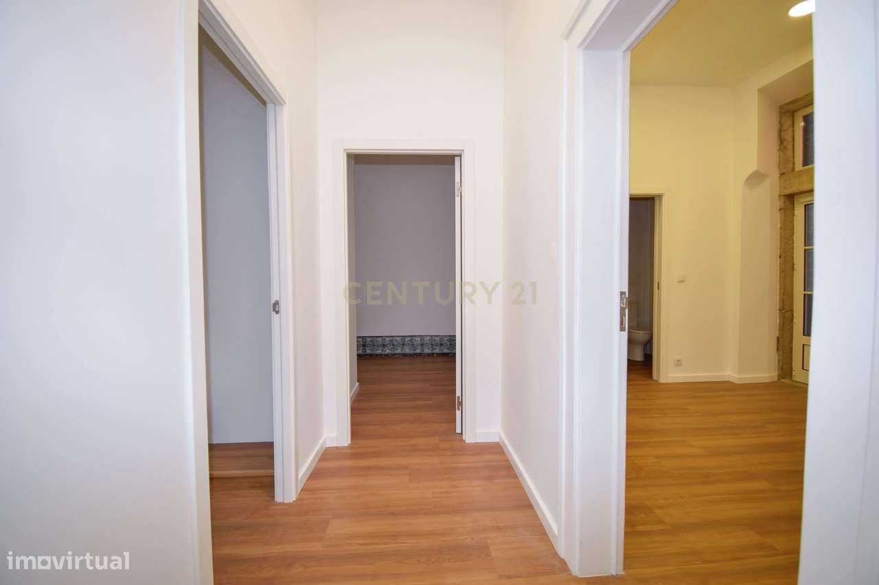 Apartamento T2 renovado na Rua dos Fanqueiros-20