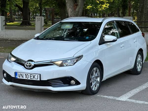 Toyota Auris 1.6 D-4D Touring Sports Comfort - 1