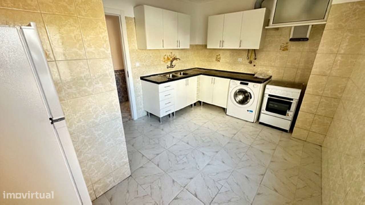 Apartamento T2 à venda na Avenida Santa Maria, Cacem-17