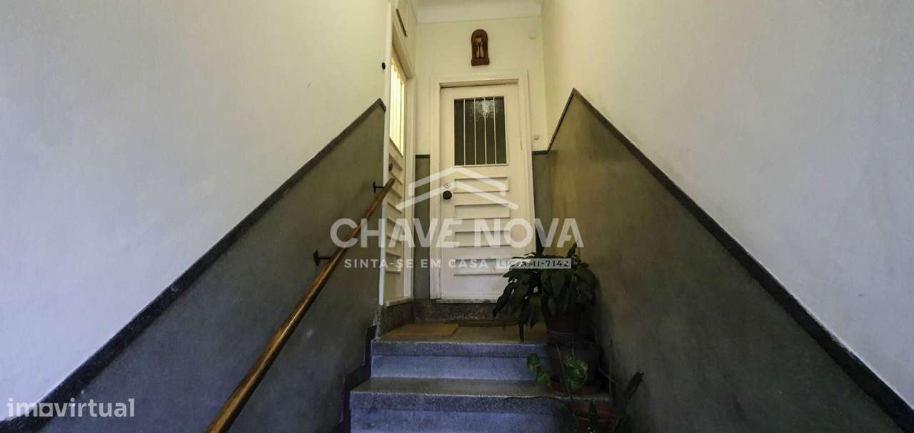 Moradia Bi-Familiar T4 + T2 com Potencial de Rendimento em Ramalde ...-23