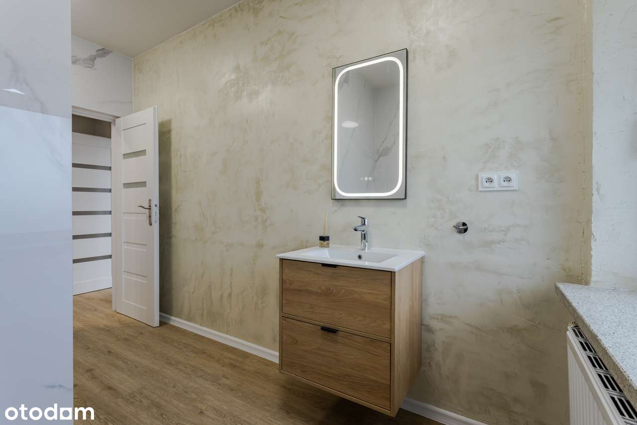 Nowa kawalerka z dużą łazienką, osobną kuchnią i komórką lokatorską-5