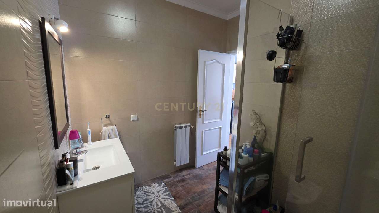 Moradia T4 na Charneca Caparica com Piscina na rua João de Deus a 5min-33