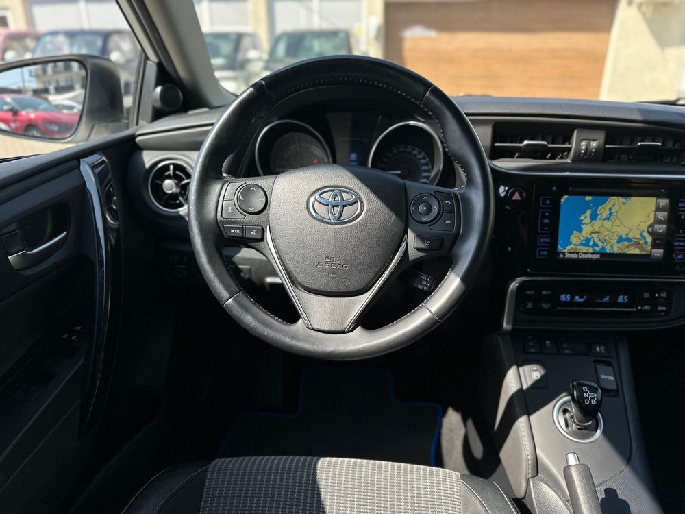 Toyota Auris 1.8 VVT-i Automatik Executive