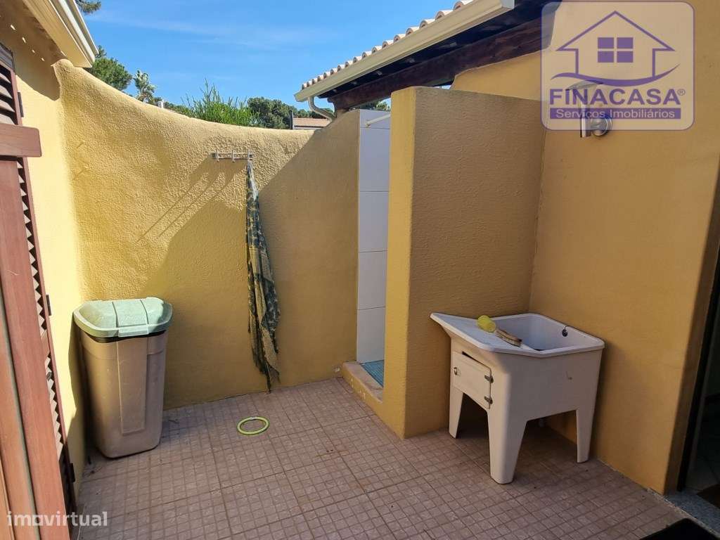 Moradia V3 toda térrea isolada com piscina,jardim e garagem - Vilam...-32