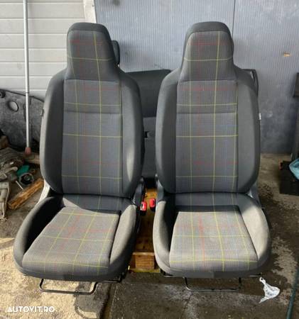 scaune fata încălzite model deosebit vw Up Skoda CityGo interior tapiterie stofă colorata model in 4 uși - 6