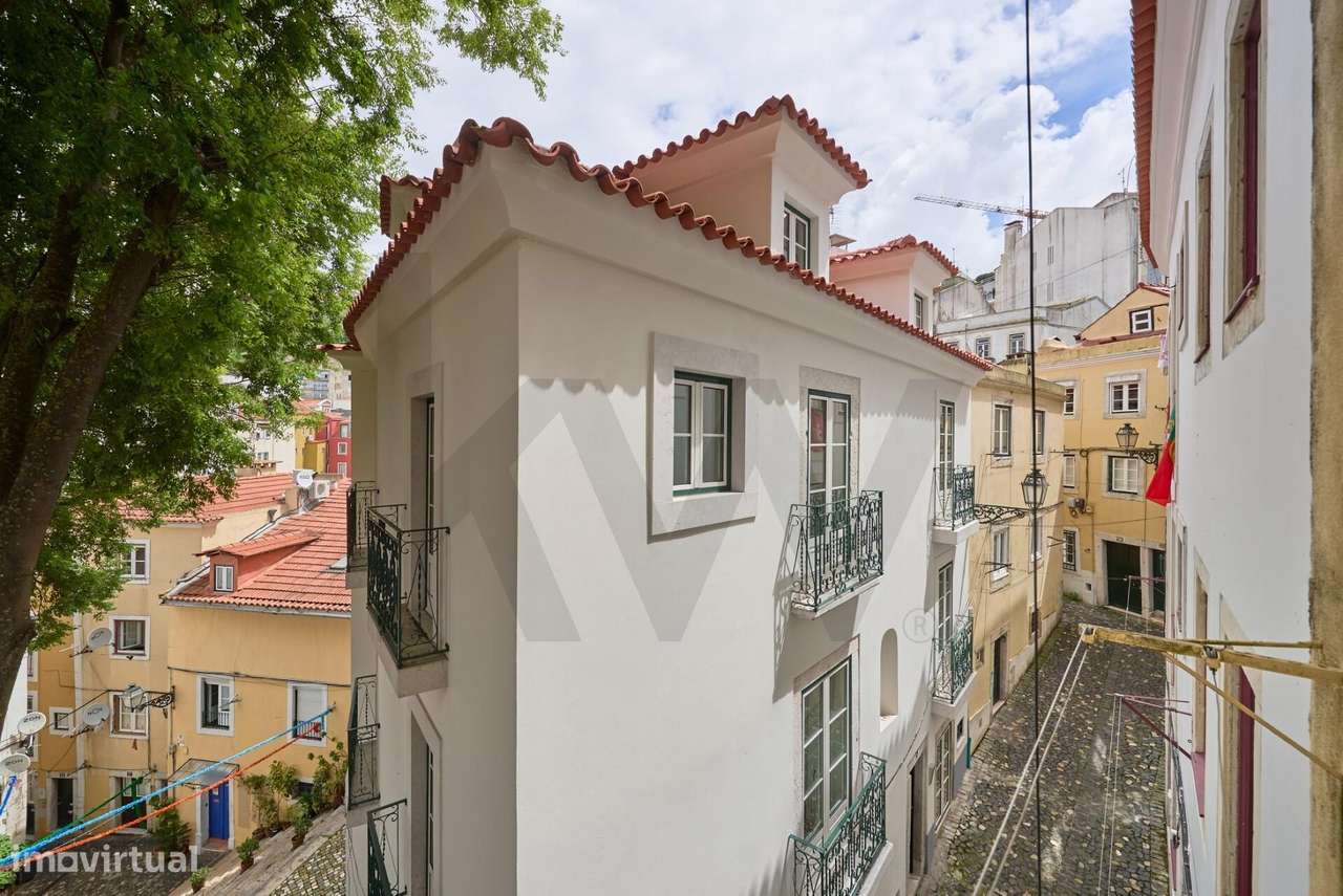 APARTAMENTO RENOVADO T1+1 JUNTO AO CASTELO SÃO JORGE-35