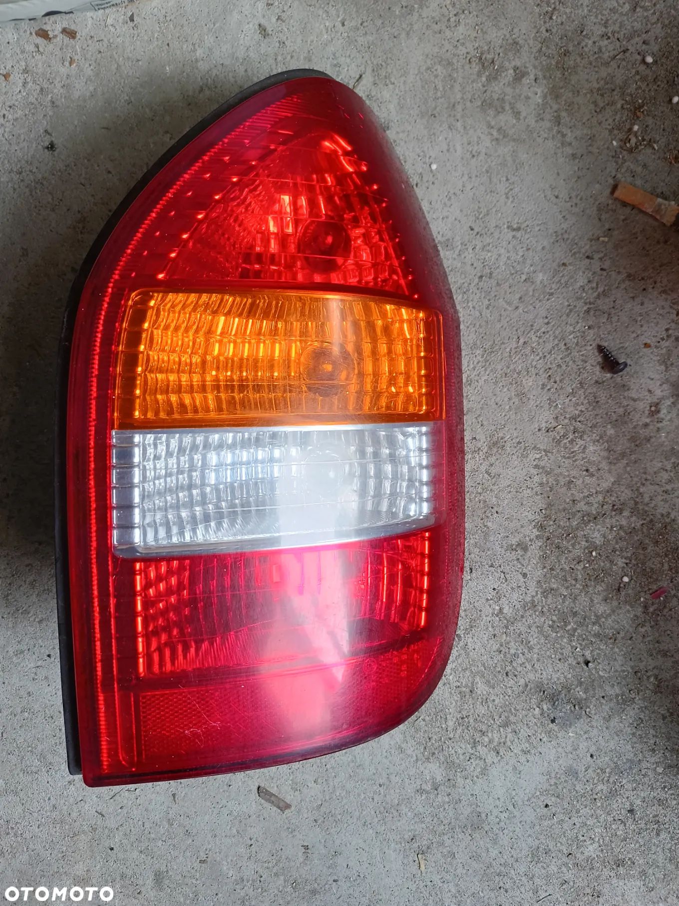 OPEL ZAFIRA B LAMPA PRAWA TYŁ TYLNA - 1