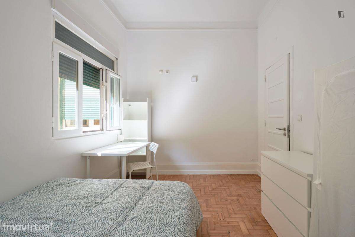 Quarto - localizado em Marquês de Pombal Lisbon - Grande imagem: 5/6