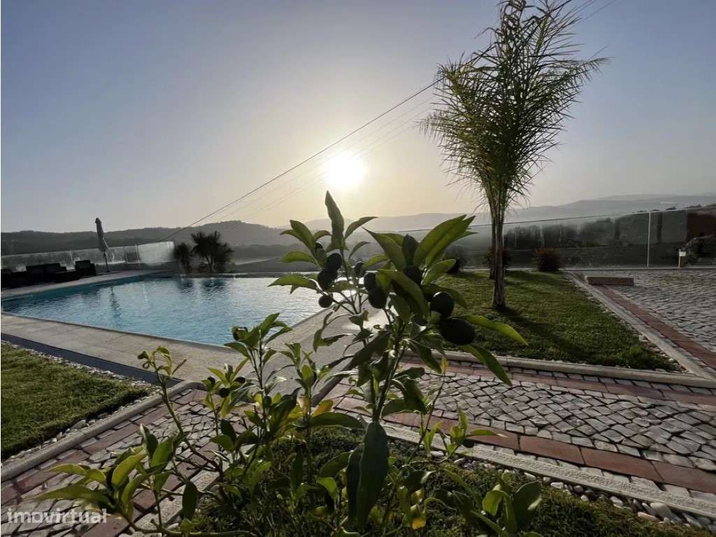 Moradia T5 com piscina em Braga-10