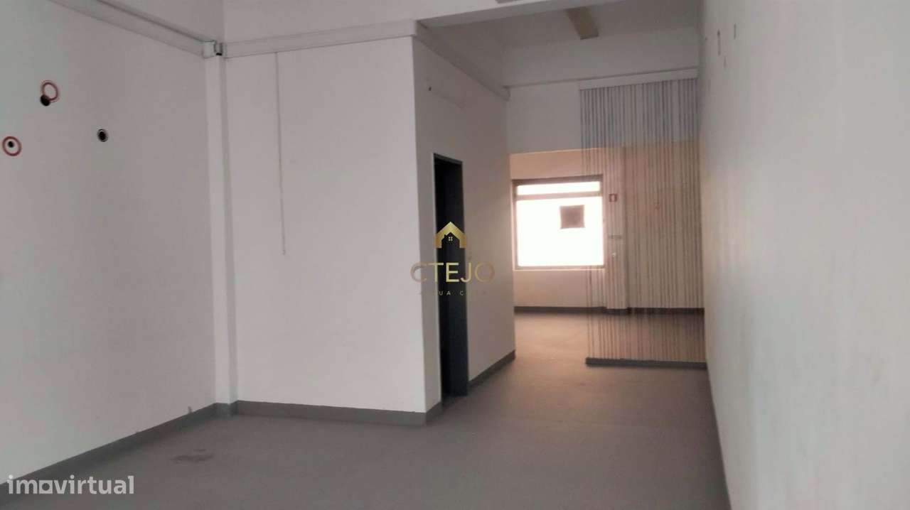 LOJA PARA VENDA  POVOA de SANTA IRIA  COM 260m2-9