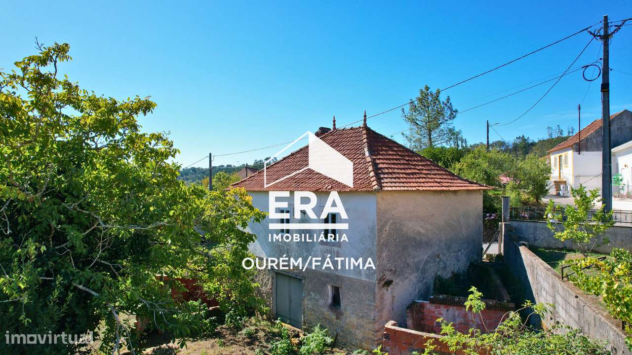 Moradia T2 para reconstrução no Olival-14