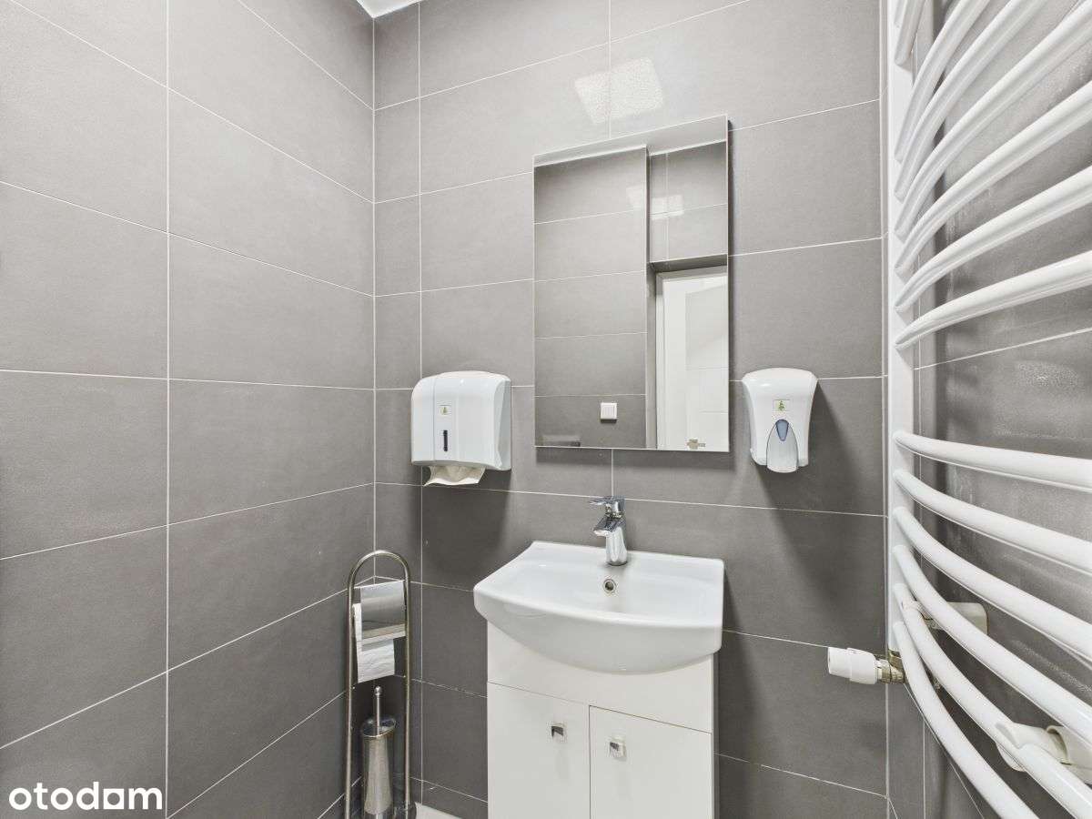 Budynek biurowo-usługowy z parkingiem-16