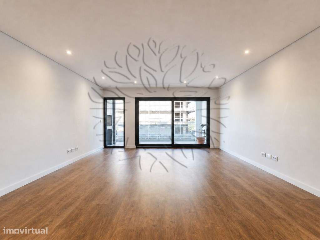 Apartamento T3 usado como novo em Vale Salgueiro, Montijo. Com 196 ...-1
