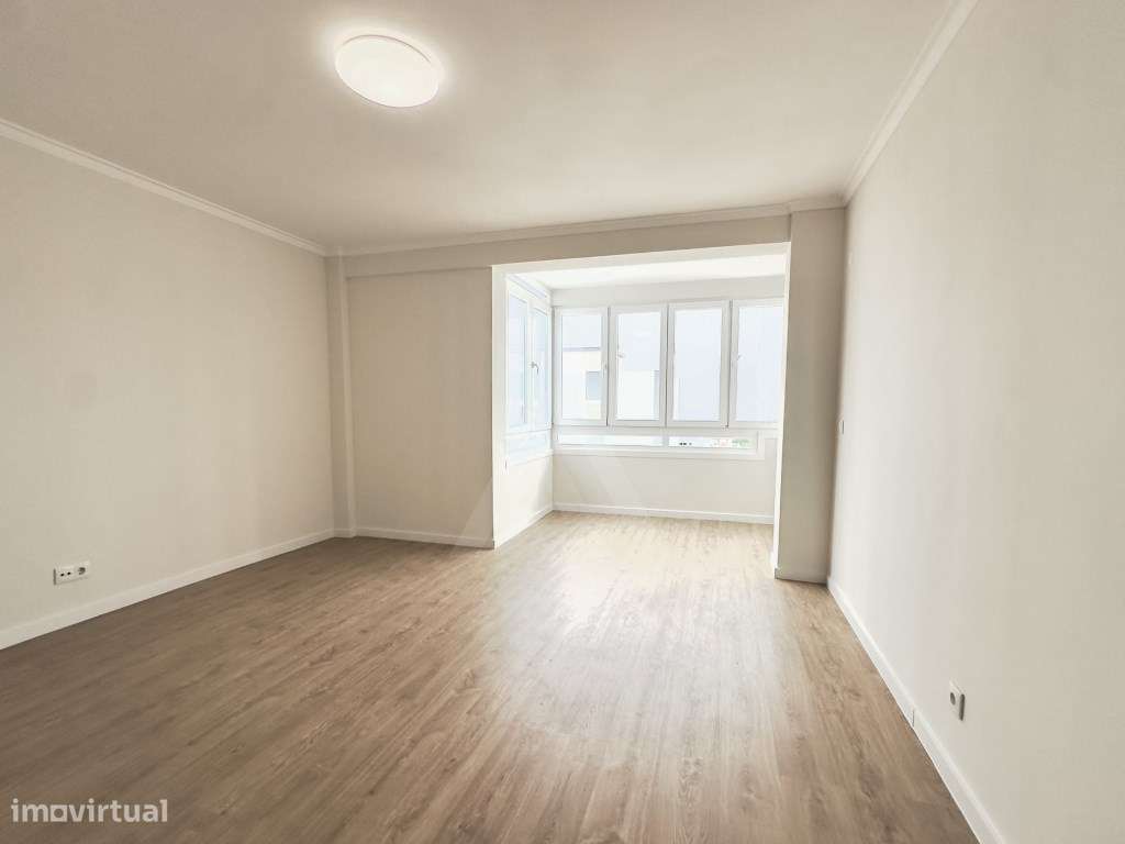 Apartamento T2 com Vista Mar em São João do Estoril - Grande imagem: 2/16