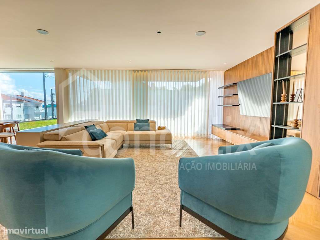Moradia T5+1 nova com piscina em condomínio fechado de luxo no Estoril-13
