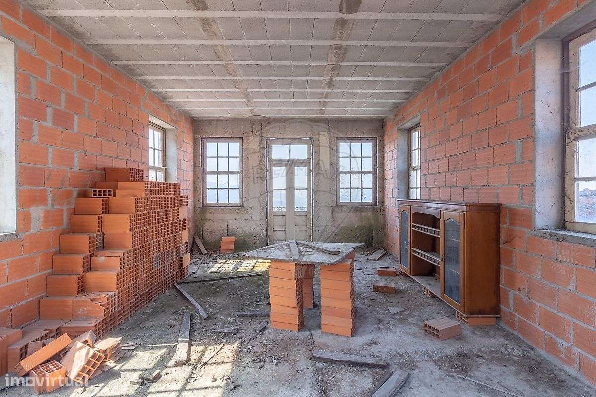 Moradia T4 para venda-9