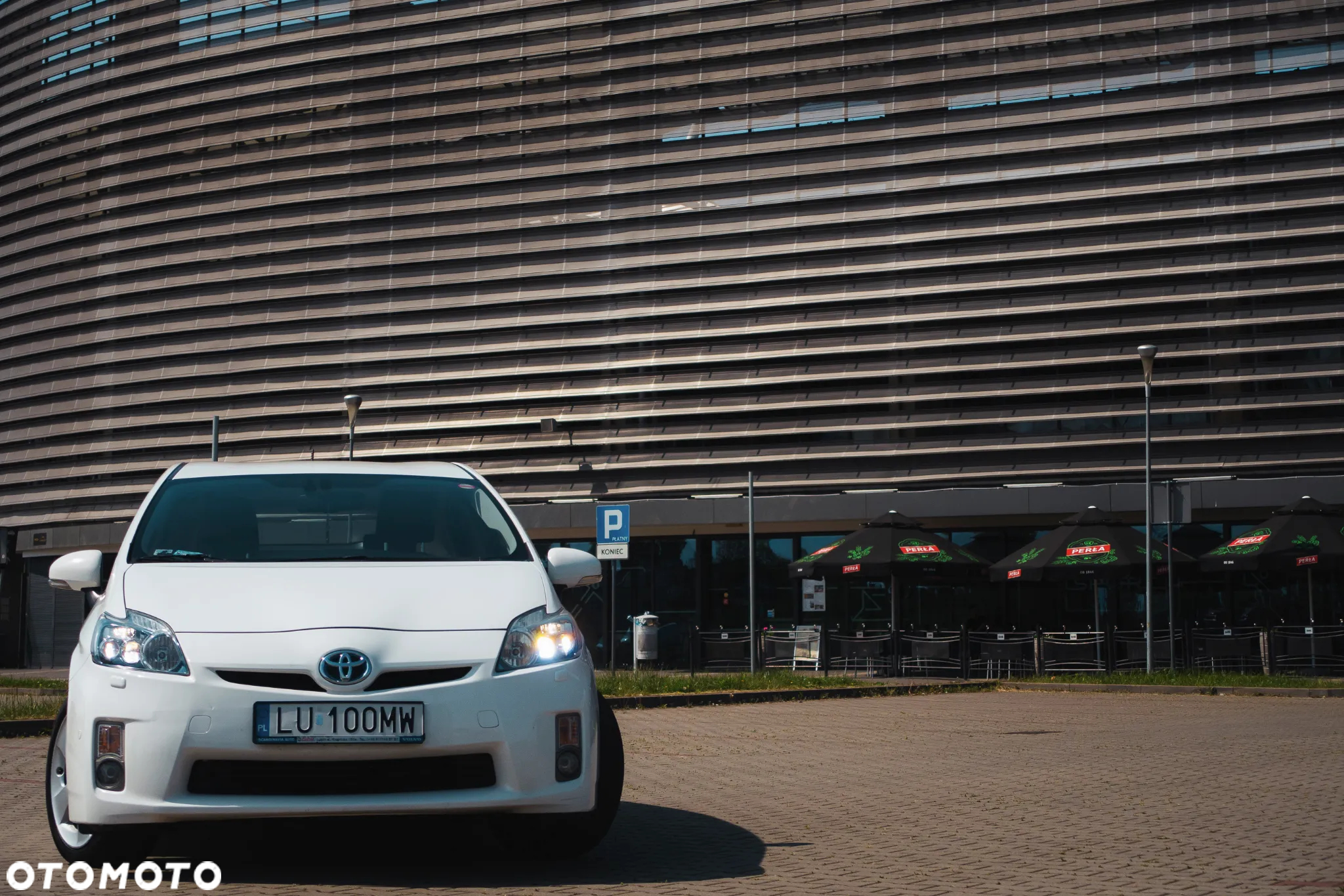 Toyota Prius (Hybrid) - 4