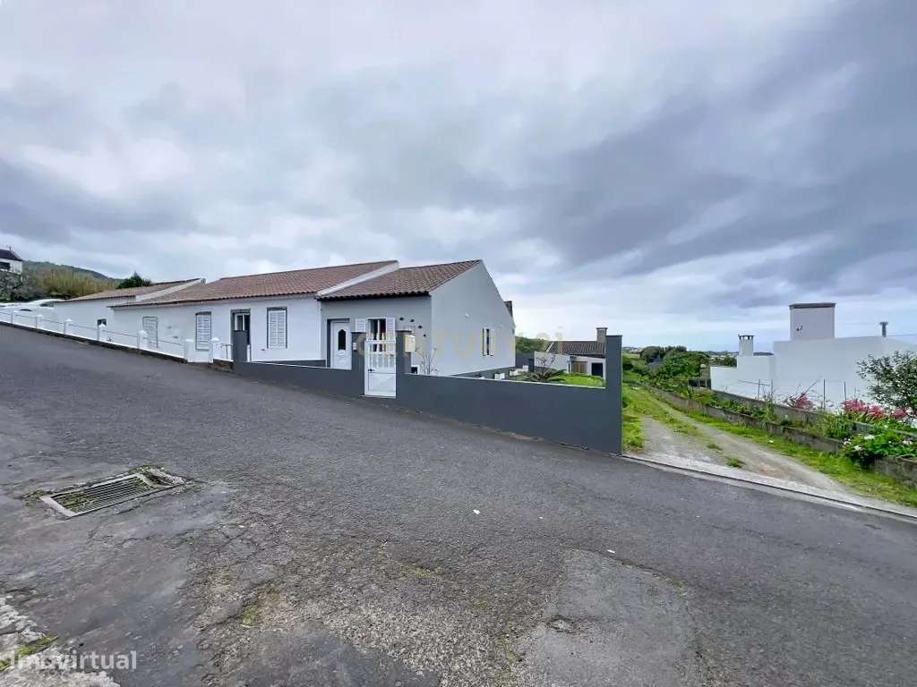 Moradia T3 com Mais de 3.500m² de Terreno | Oportunidade Única na Lomb - Grande imagem: 2/25