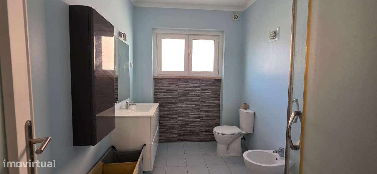 Apartamento T1 Renovado Laranjeiro-6