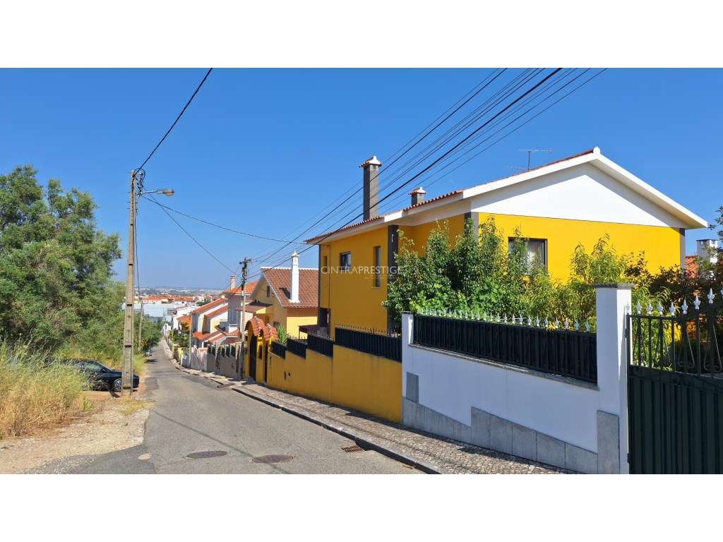 Moradia T4 em Alcabideche com Vista Panorâmica e Excelente Exposiçã... - Grande imagem: 4/49