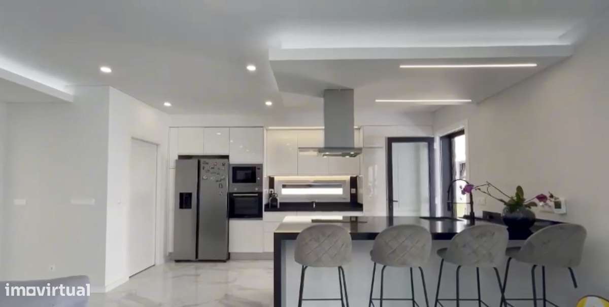 Moradia Moderna com 164 m² de Área Construída e Piscina Aquecida - Grande imagem: 3/38