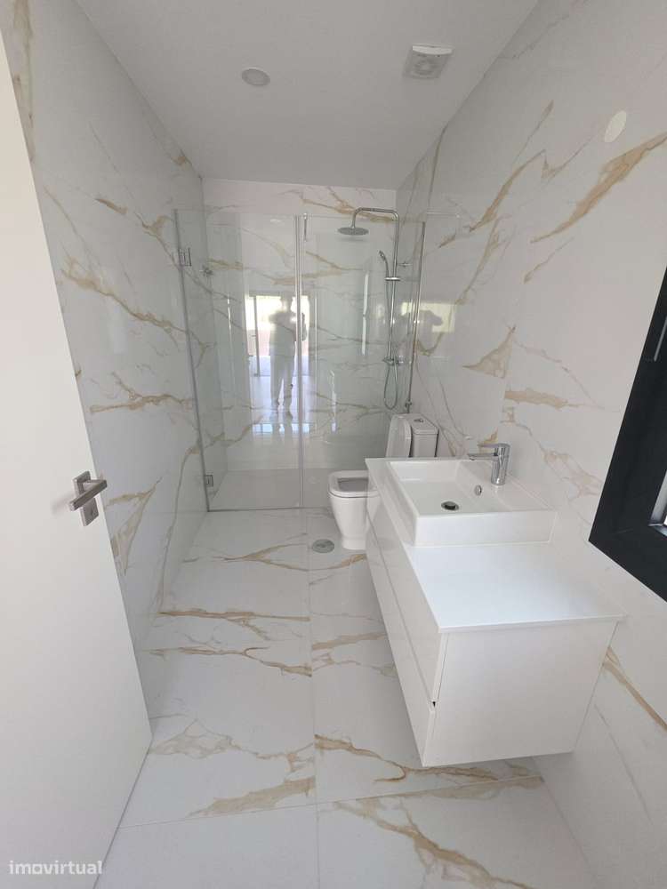 Excelente apartamento T2 novo, com terraço em Santa Maria da feira-20