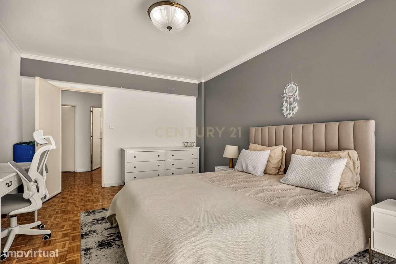 Apartamento T3 com Excelente Localização | Espaço | Luz | Centralidade-17