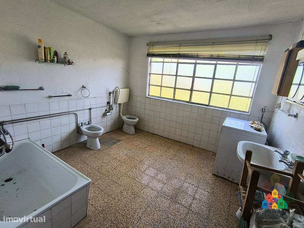 Moradia T4 com terreno junto aos acessos da A23-5