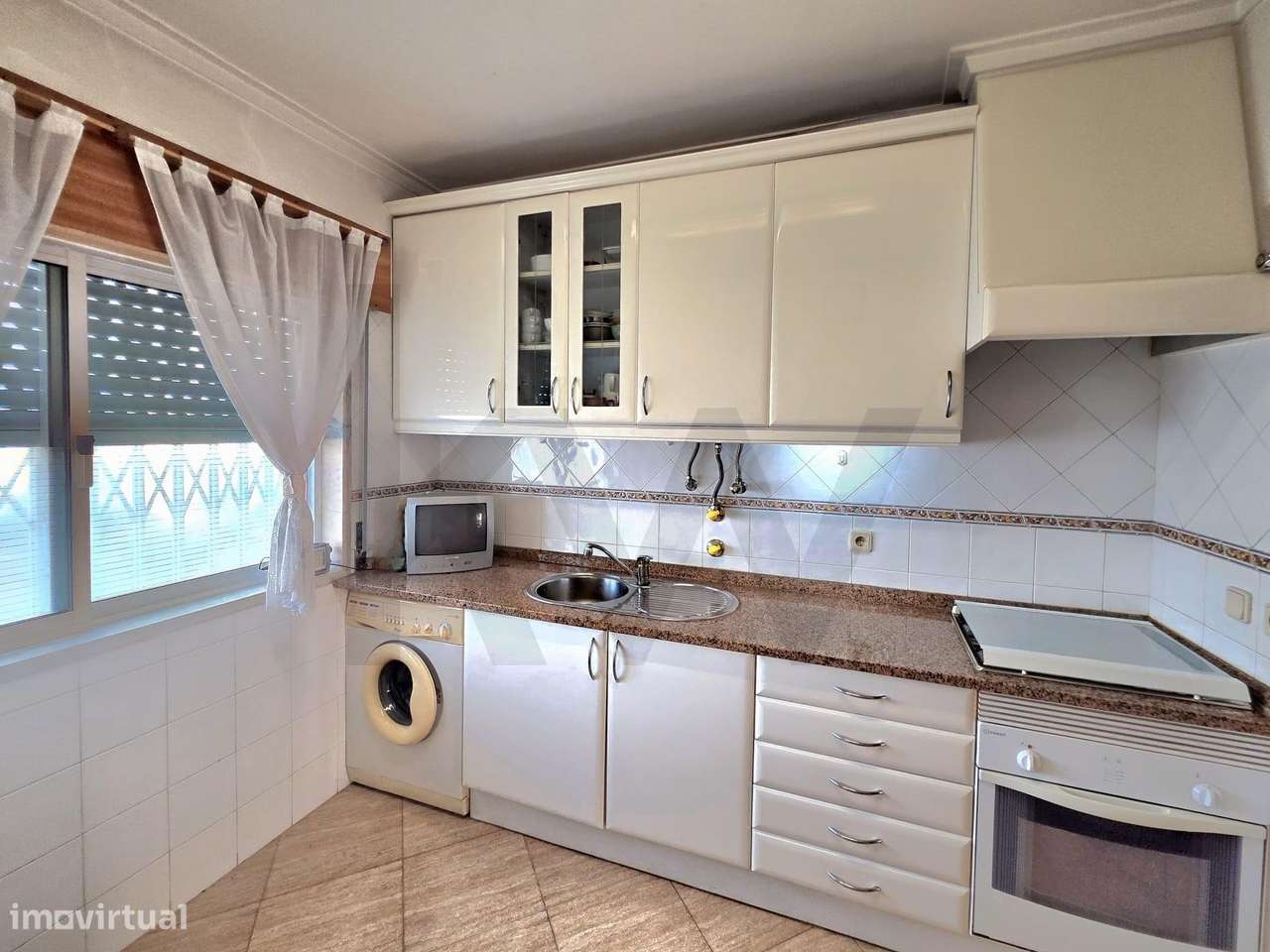 Apartamento T2 com Terraço de 50 m2 e Box Fechada – O Seu Novo Refúgio-6