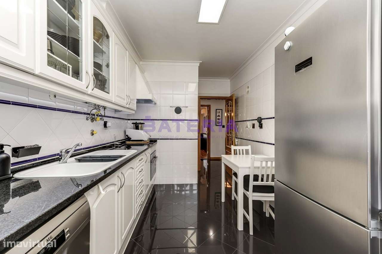 T2 com Suite, estacionamento e arrecadação em Massamá-5