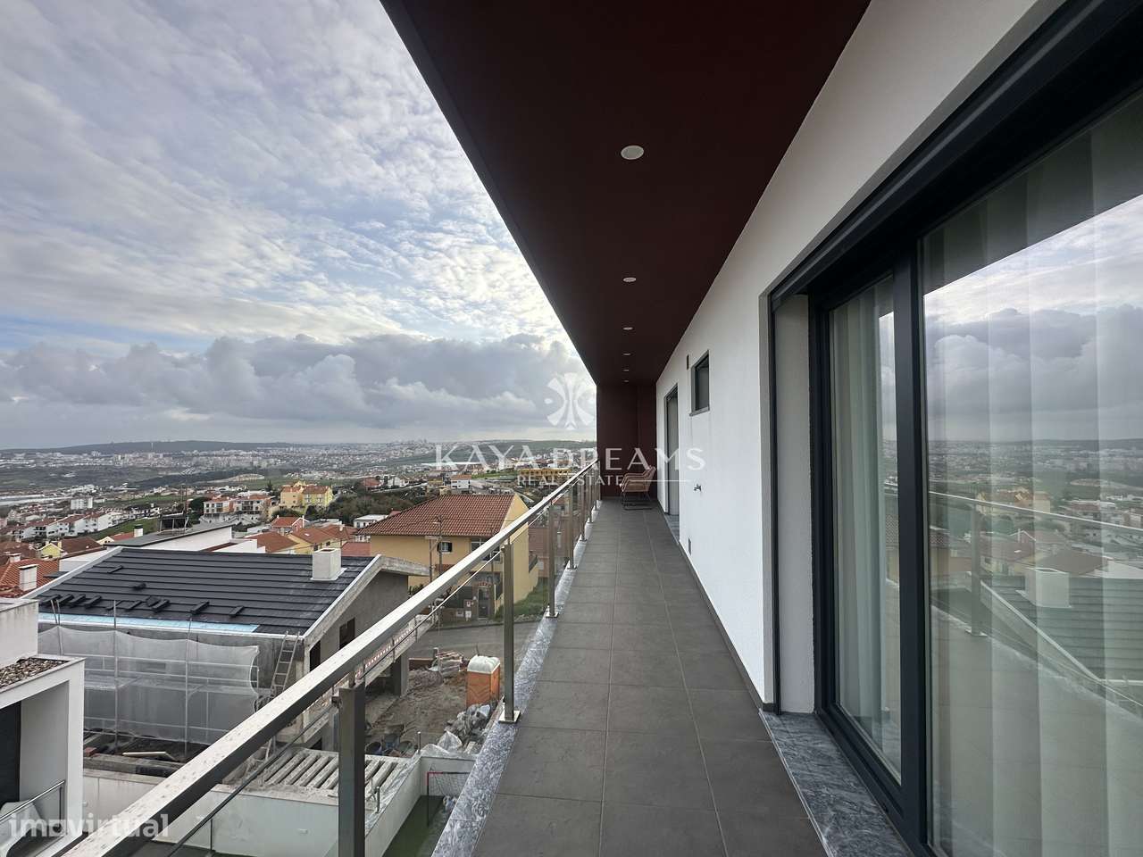 Moradia Semi Nova T4 de Luxo em Famões, a um Passo de Lisboa-20