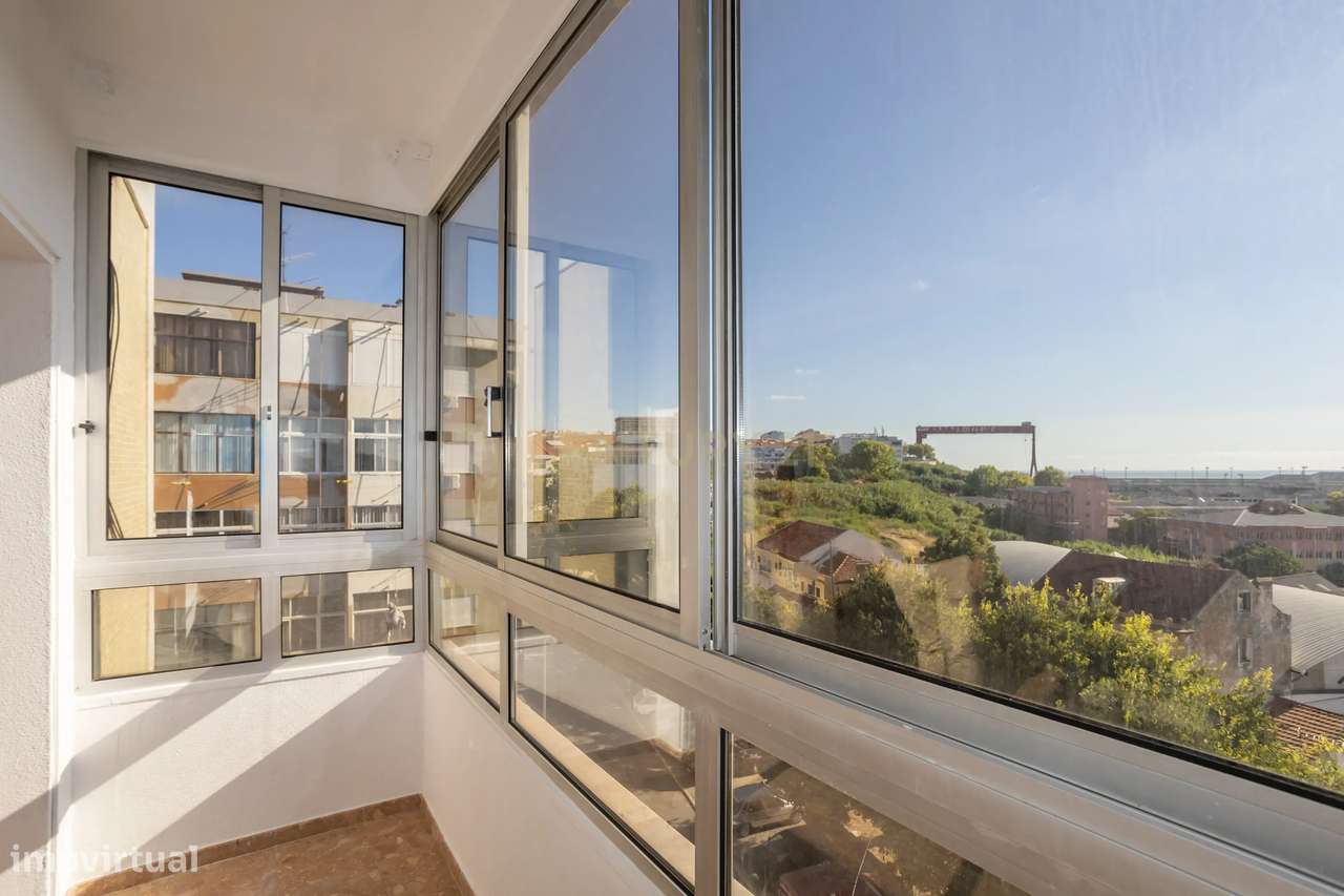 Apartamento T3 em Almada com Excelente Localização-9