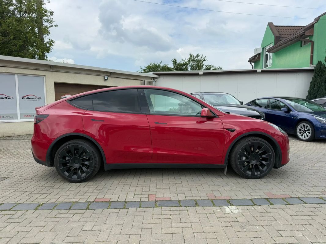 Tesla Model Y Long Range Dual Motor AWD - 16