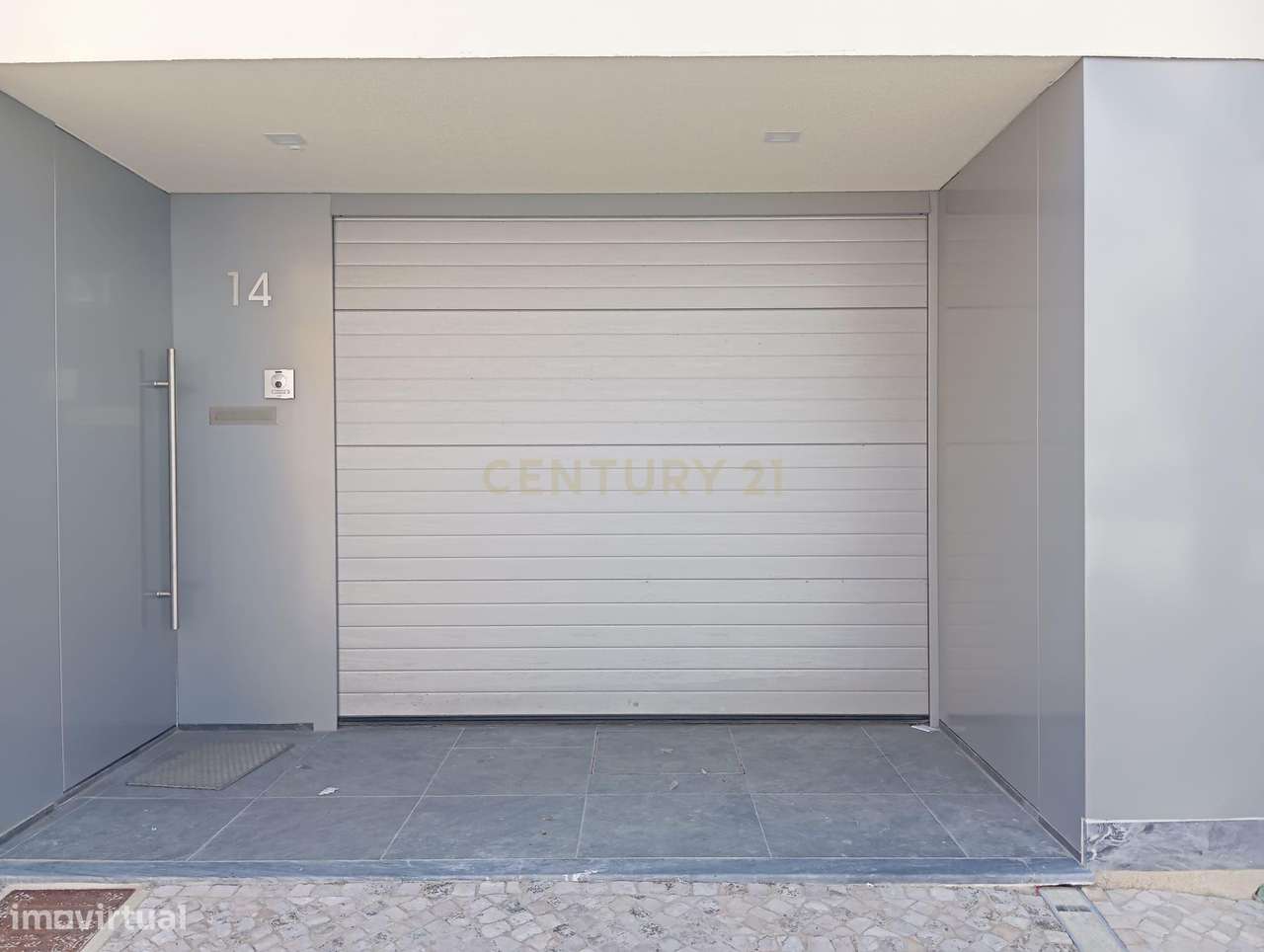 Moradia geminada no centro da Costa da Caparica-26