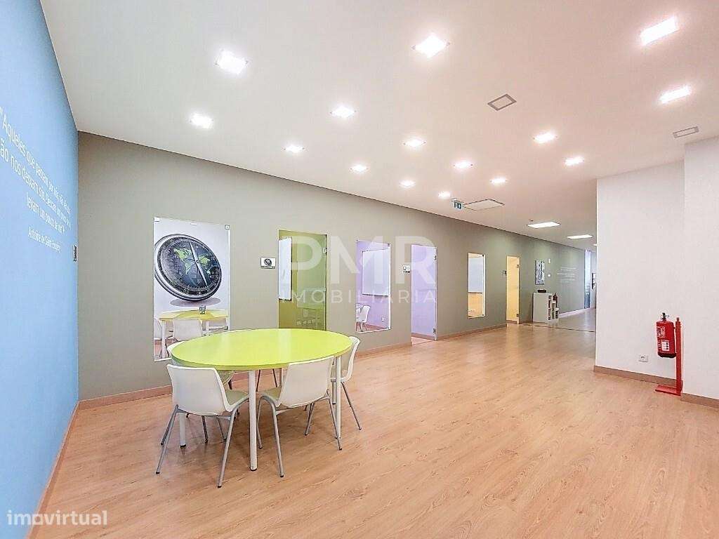 Loja para Arrendamento com 245 m2 no Lumiar - Grande imagem: 2/25