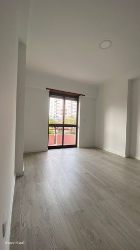 Apartamento T1 totalmente remodelado em Almada-20