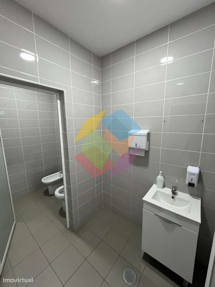 Pavilhão Empresarial Pronto a Utilizar – Fiães!-17