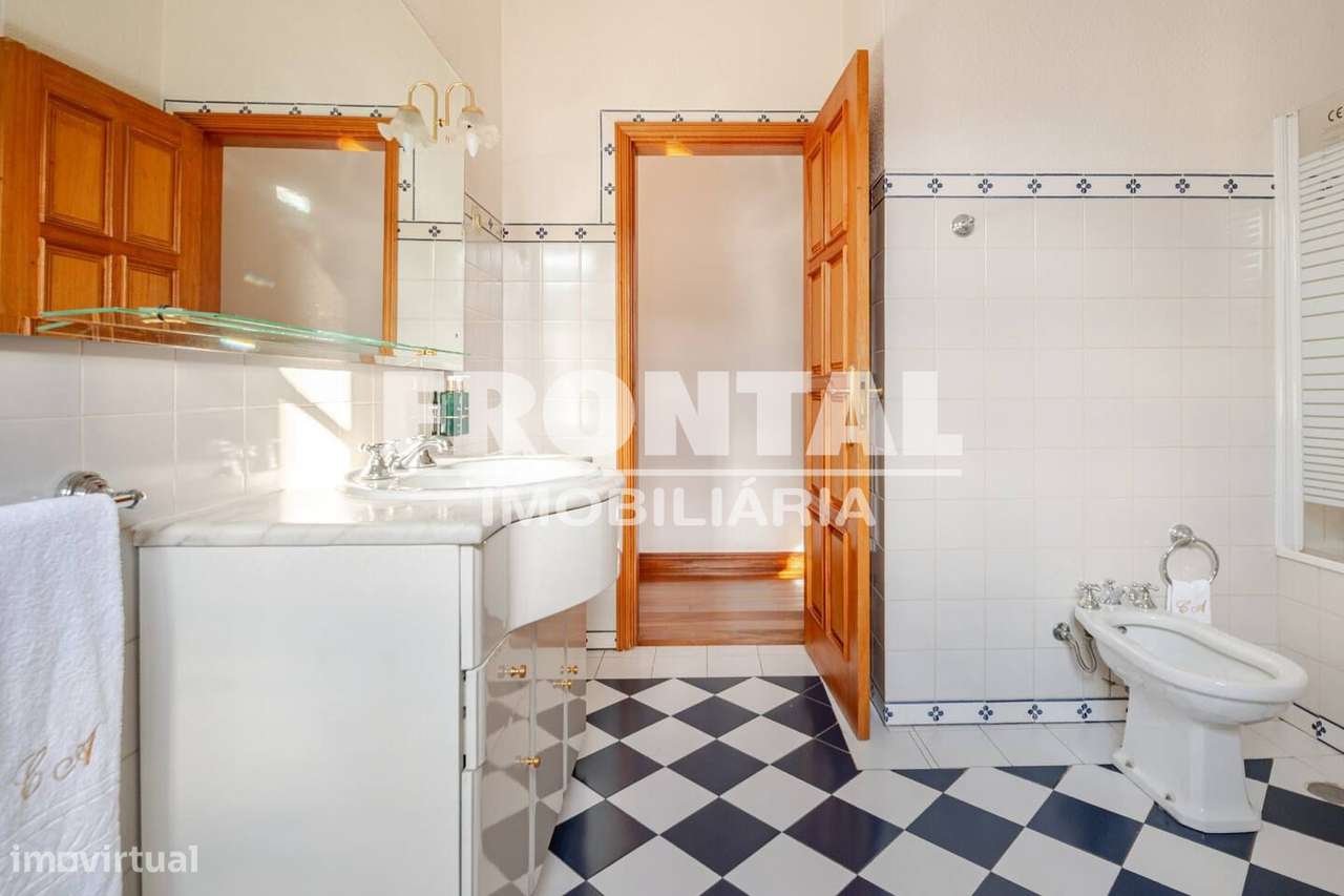 Moradia  com 5 Suítes - Mobilada e Equipada | Frechas, Mirandela-14