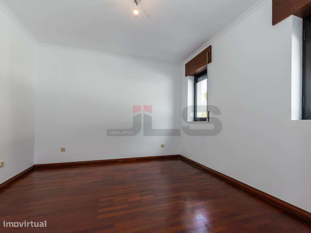 Moradia T4+1 com Dupla Cozinha e Vista Mar - Potencial de Investime...-13