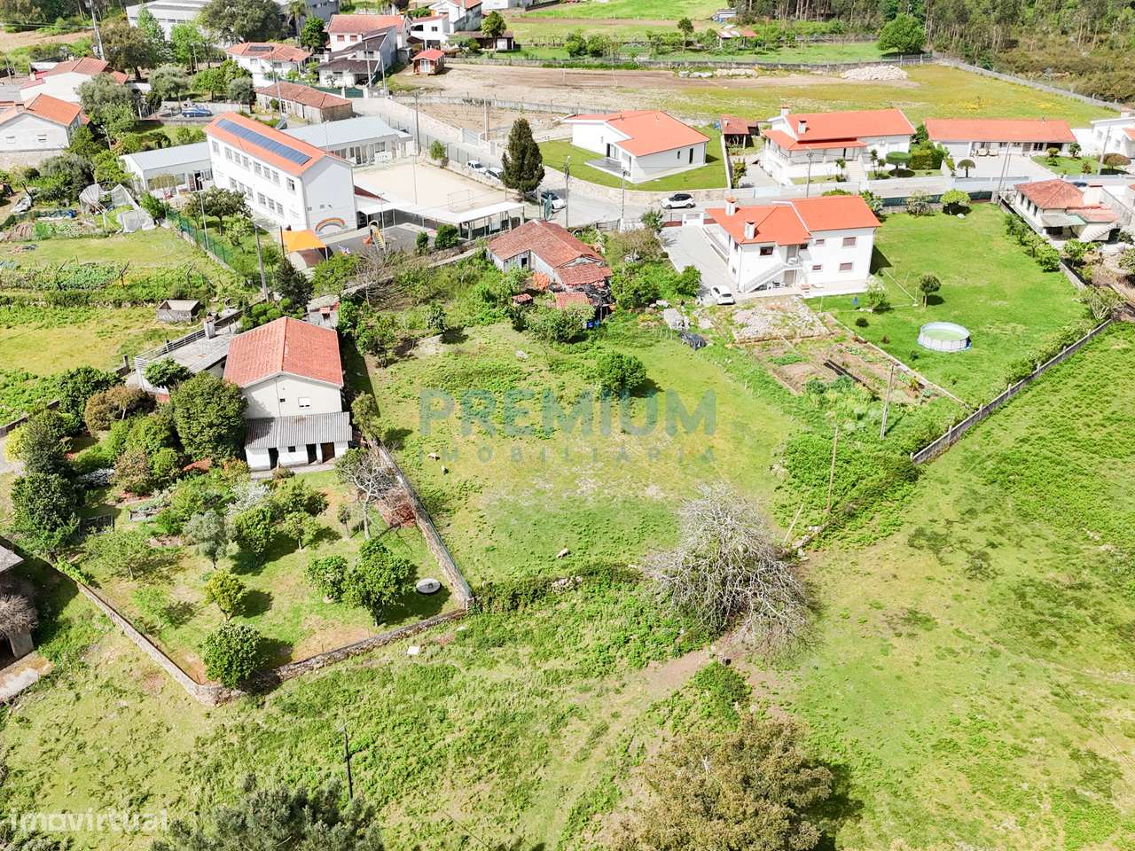 Moradia T5 para Recuperação em Barcelos-5